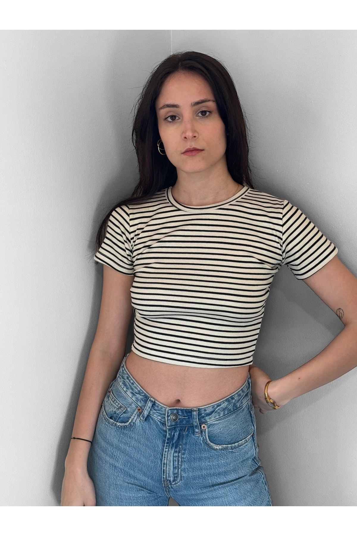 Kadın Çizgili Dokuma Bisiklet Yaka Crop Tişört