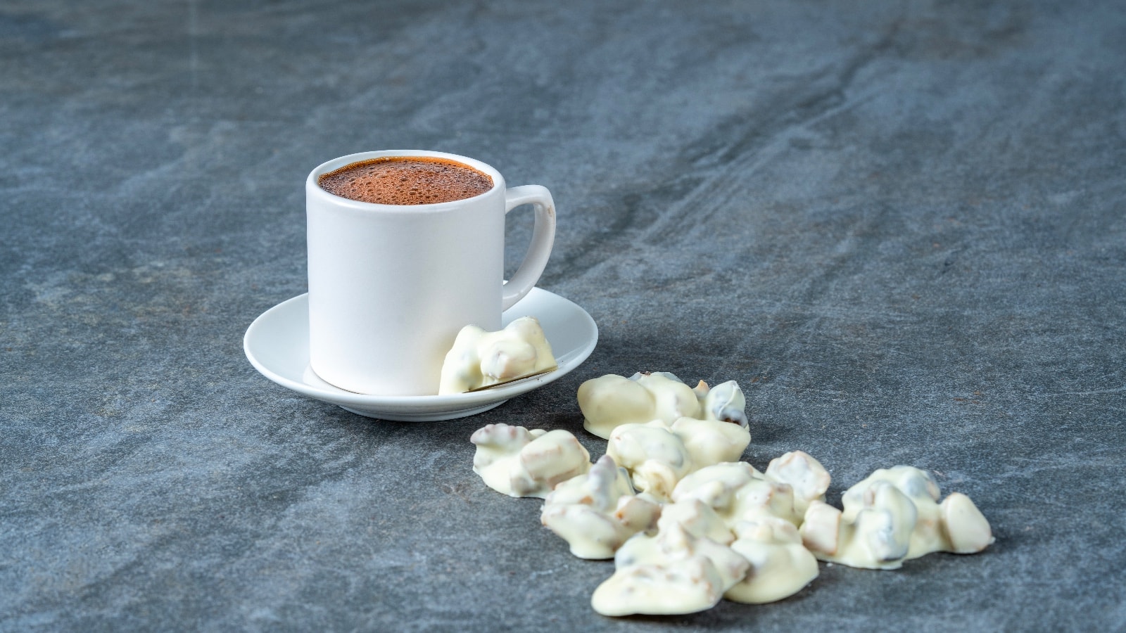 İncirli Cevizli Roche Çikolata Beyaz 150 Gr.
