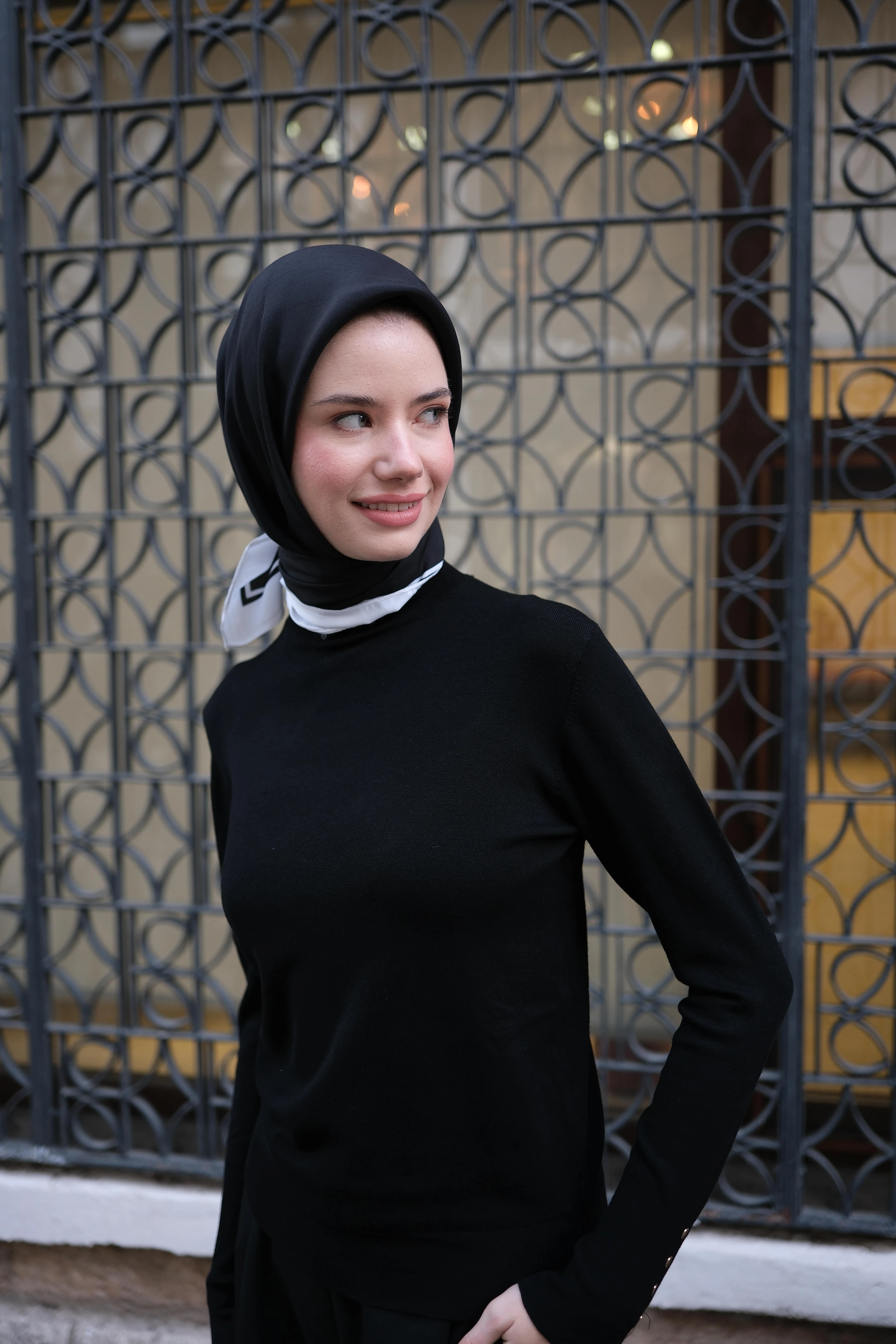 SİYAH FLOŞ VİSKON EŞARP