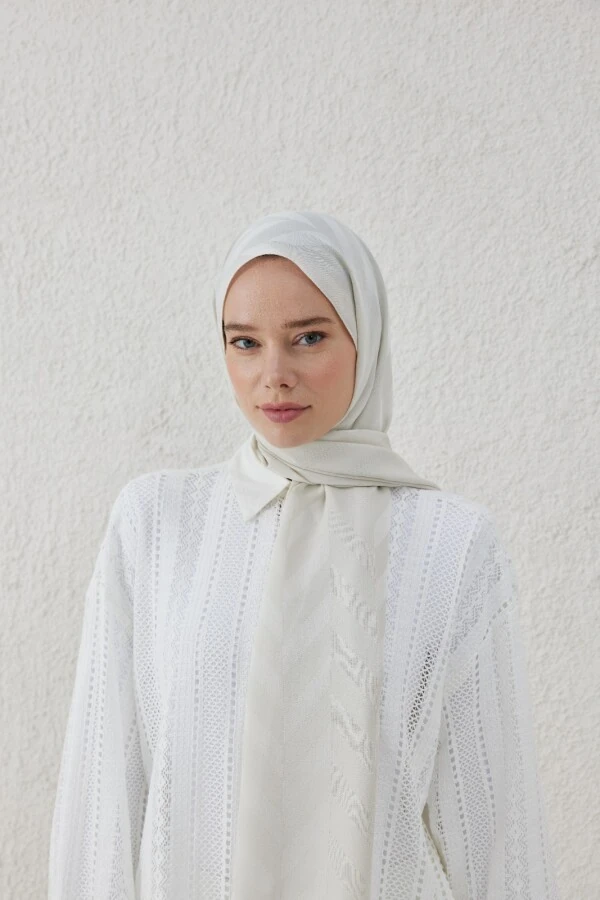 KIRIK BEYAZ BALIKSIRTI DESEN JAKAR ŞAL