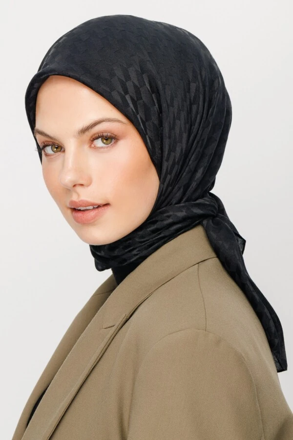 SİYAH QOZA DESEN İPEKSİ JAKAR EŞARP