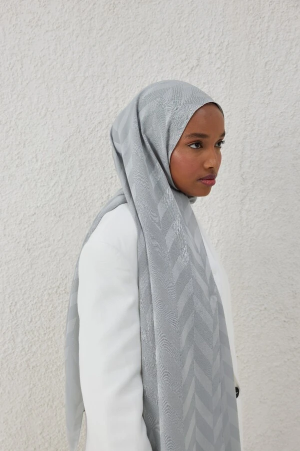 GÜMÜŞ GRİ BALIKSIRTI DESEN JAKAR ŞAL