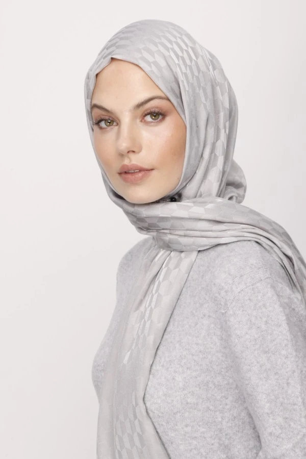 GÜMÜŞ GRİ QOZA DESEN İPEKSİ JAKAR ŞAL