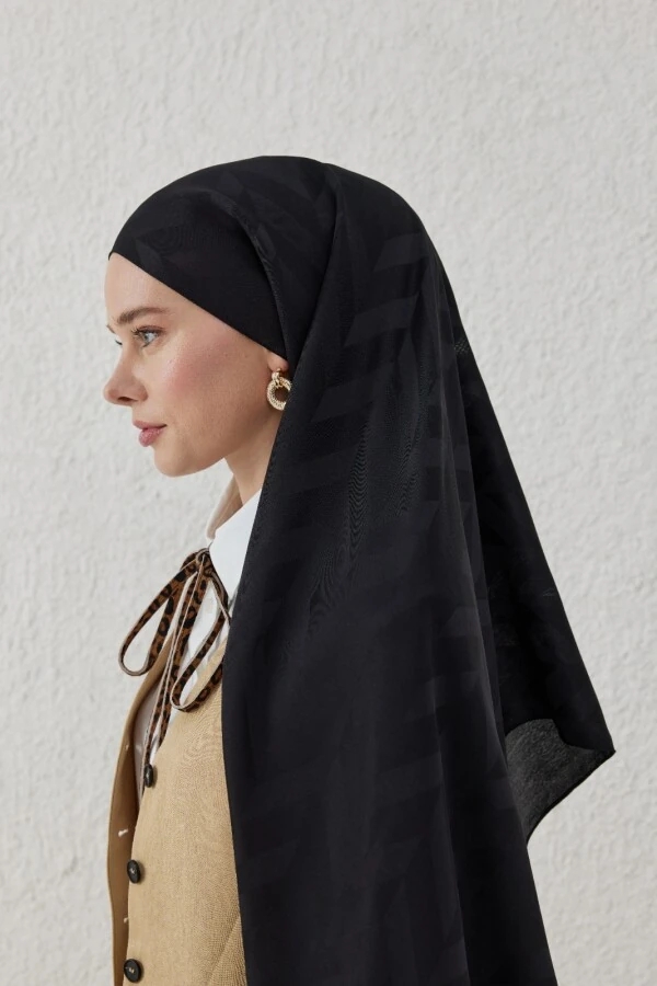 SİYAH BALIKSIRTI DESEN JAKAR ŞAL