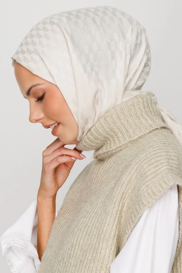 KIRIK BEYAZ QOZA DESEN İPEKSİ JAKAR  ŞAL