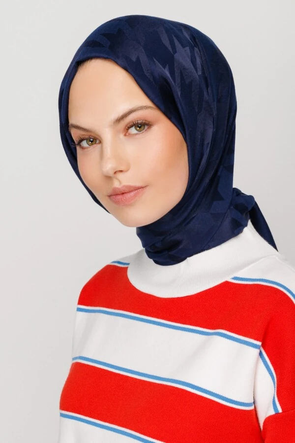 LACİVERT KAZAYAĞI DESEN İPEKSİ JAKAR ŞAL