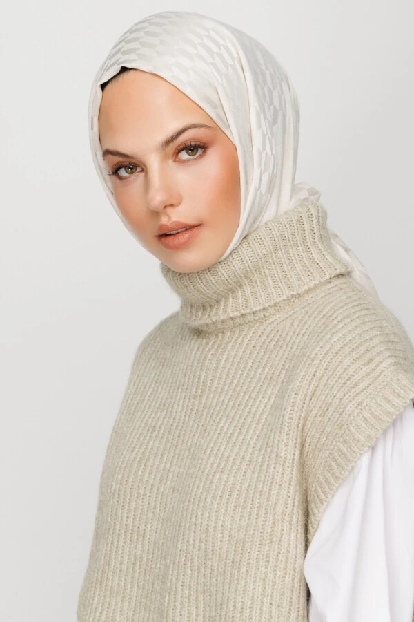 KIRIK BEYAZ QOZA DESEN İPEKSİ JAKAR  ŞAL