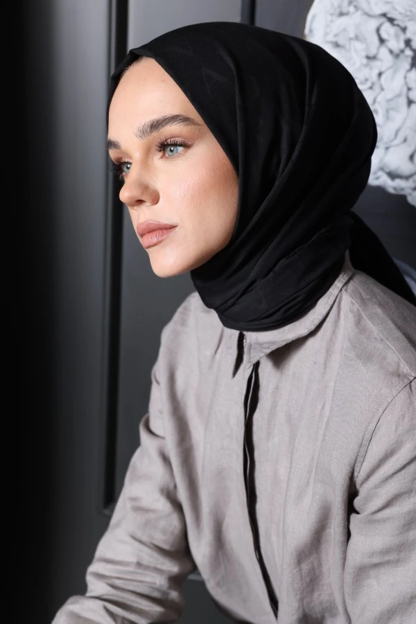 Siyah Monogram Desen Şal