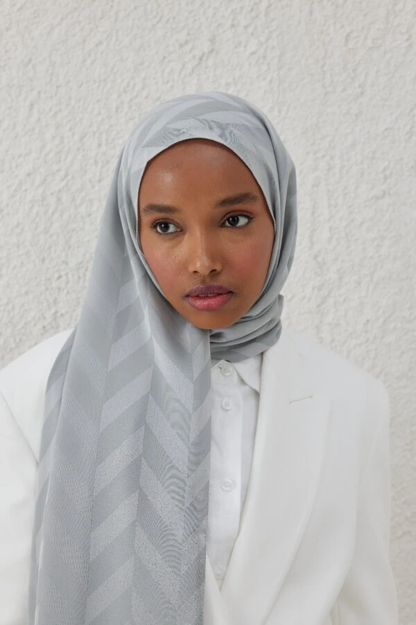 GÜMÜŞ GRİ BALIKSIRTI DESEN JAKAR ŞAL