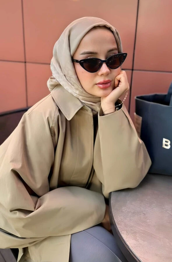 Elif Turan'ın Tercihi KUM BEJİ BLOOM DESEN ŞAL