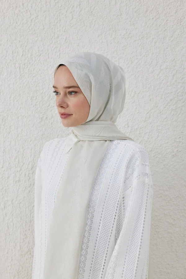 KIRIK BEYAZ BALIKSIRTI DESEN JAKAR ŞAL