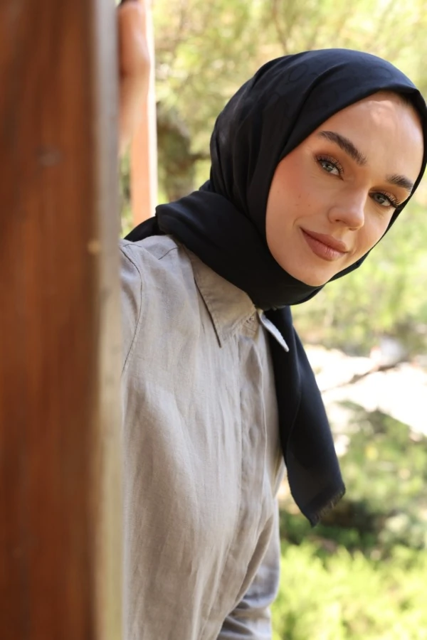 Siyah Monogram Desen Şal