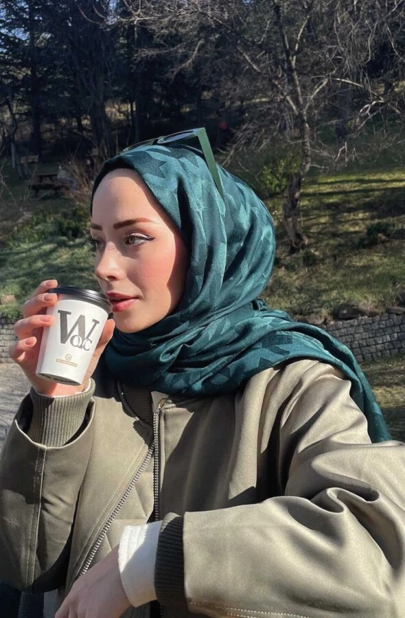 Duygu Goncu'nun Tercihi ZÜMRÜT KAZAYAĞI DESEN  İPEKSİ JAKAR ŞAL