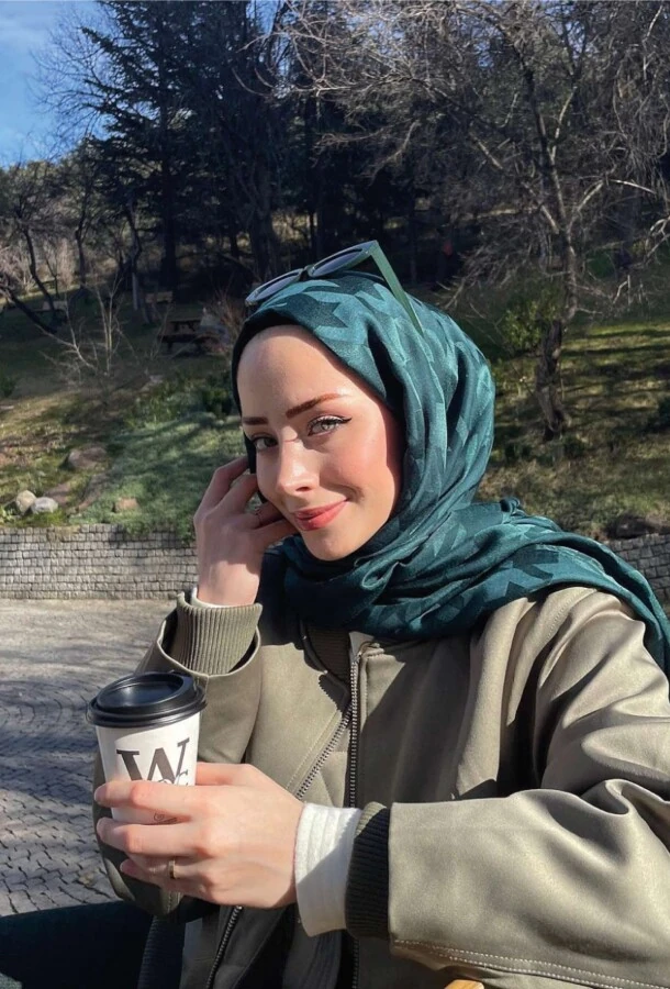 Duygu Goncu'nun Tercihi ZÜMRÜT KAZAYAĞI DESEN  İPEKSİ JAKAR ŞAL