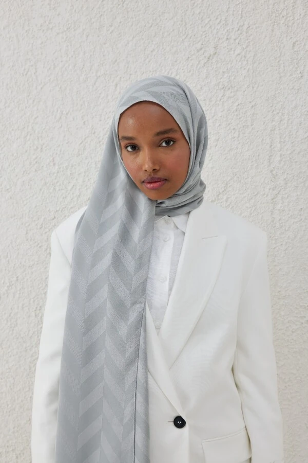 GÜMÜŞ GRİ BALIKSIRTI DESEN JAKAR ŞAL