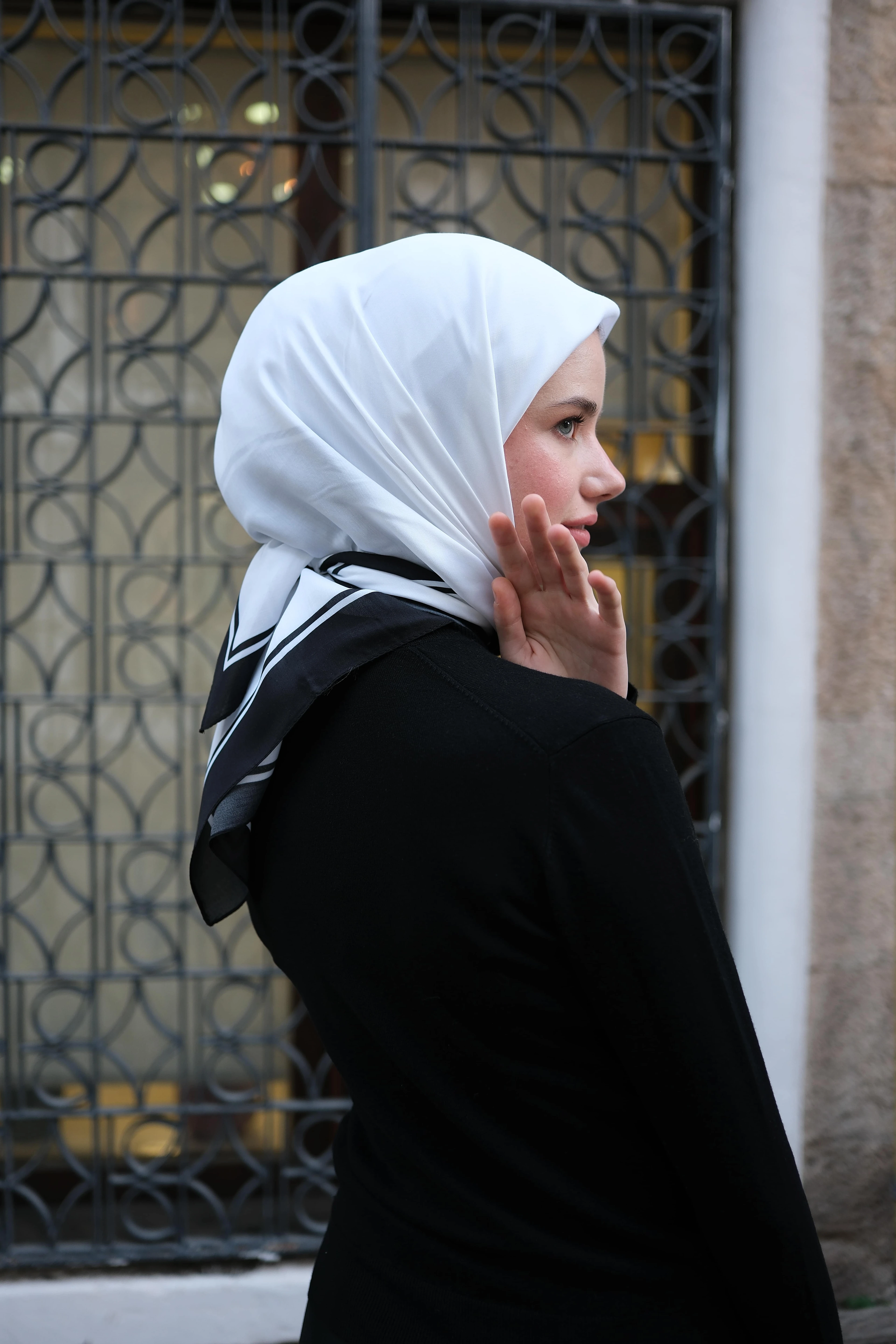 KIRIK BEYAZ FLOŞ VİSKON EŞARP