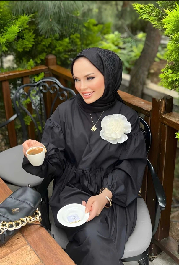 Kadriye Saltan'ın Tercihi SİYAH BLOOM DESEN ŞAL