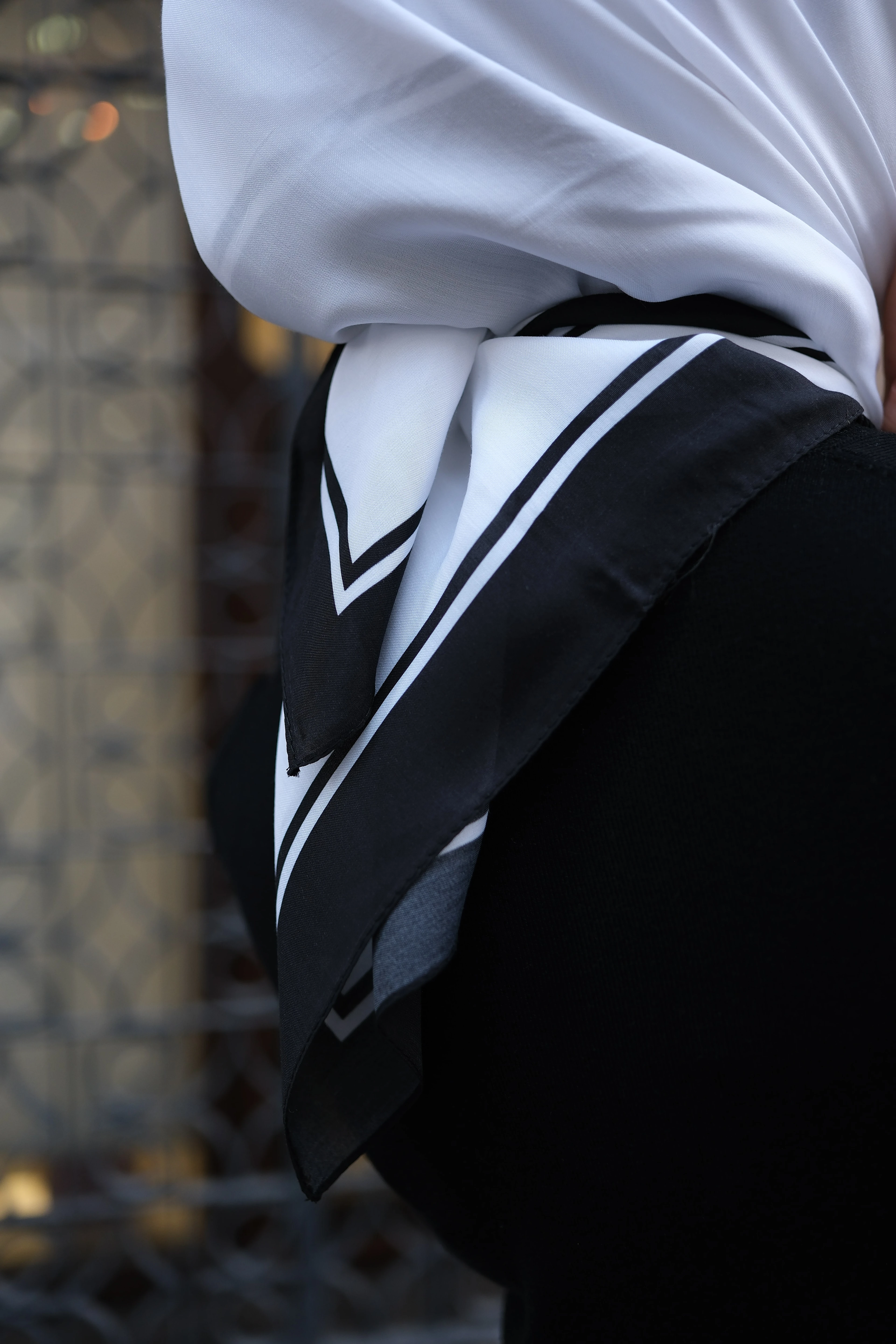 KIRIK BEYAZ FLOŞ VİSKON EŞARP