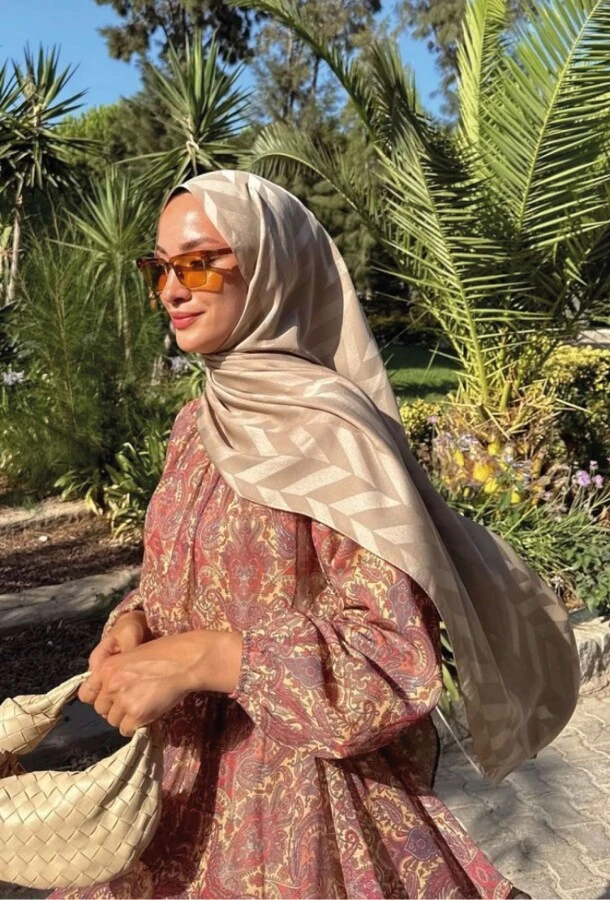 Sena Sever'in Tercihi BAL BEJİ BALIKSIRTI DESEN  JAKAR ŞAL