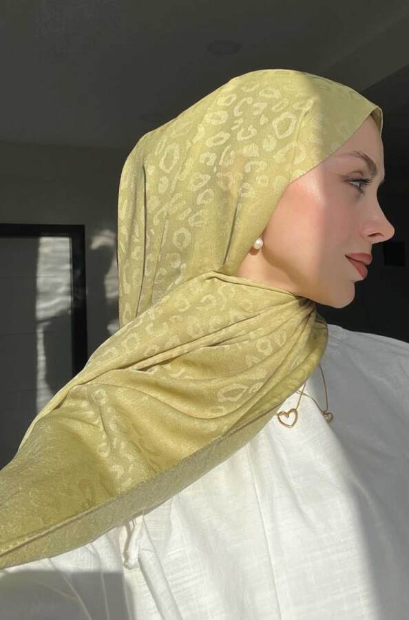 Hilal'in Tercihi Leopar Desen Şal/ Tereyağı Sarısı