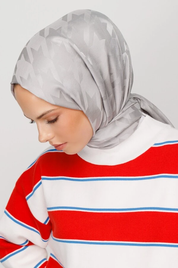 GÜMÜŞ GRİ KAZAYAĞI DESEN İPEKSİ JAKAR ŞAL