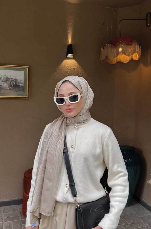 İrem Ersoy'un Tercihi Zebra Desen Şal/ Bej