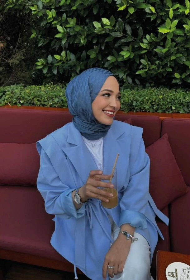 Rümeysa Mancak'ın Tercihi OZALİT QOZA DESEN İPEKSİ JAKAR ŞAL