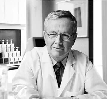 SkinCeuticals’ın kurucu bilim adamı ve ana medikal danışmanı olan Dr. Sheldon Pinnell