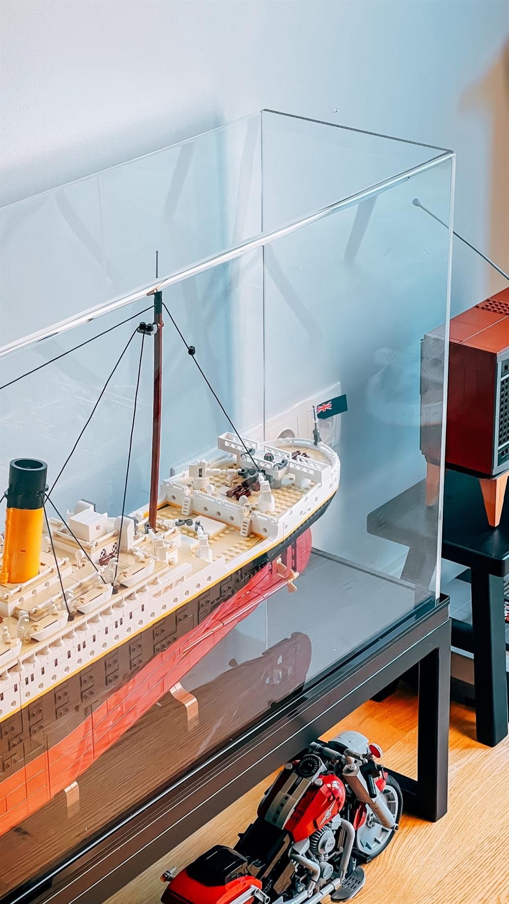 Display Case for LEGO® Icons: Titanic (10294)