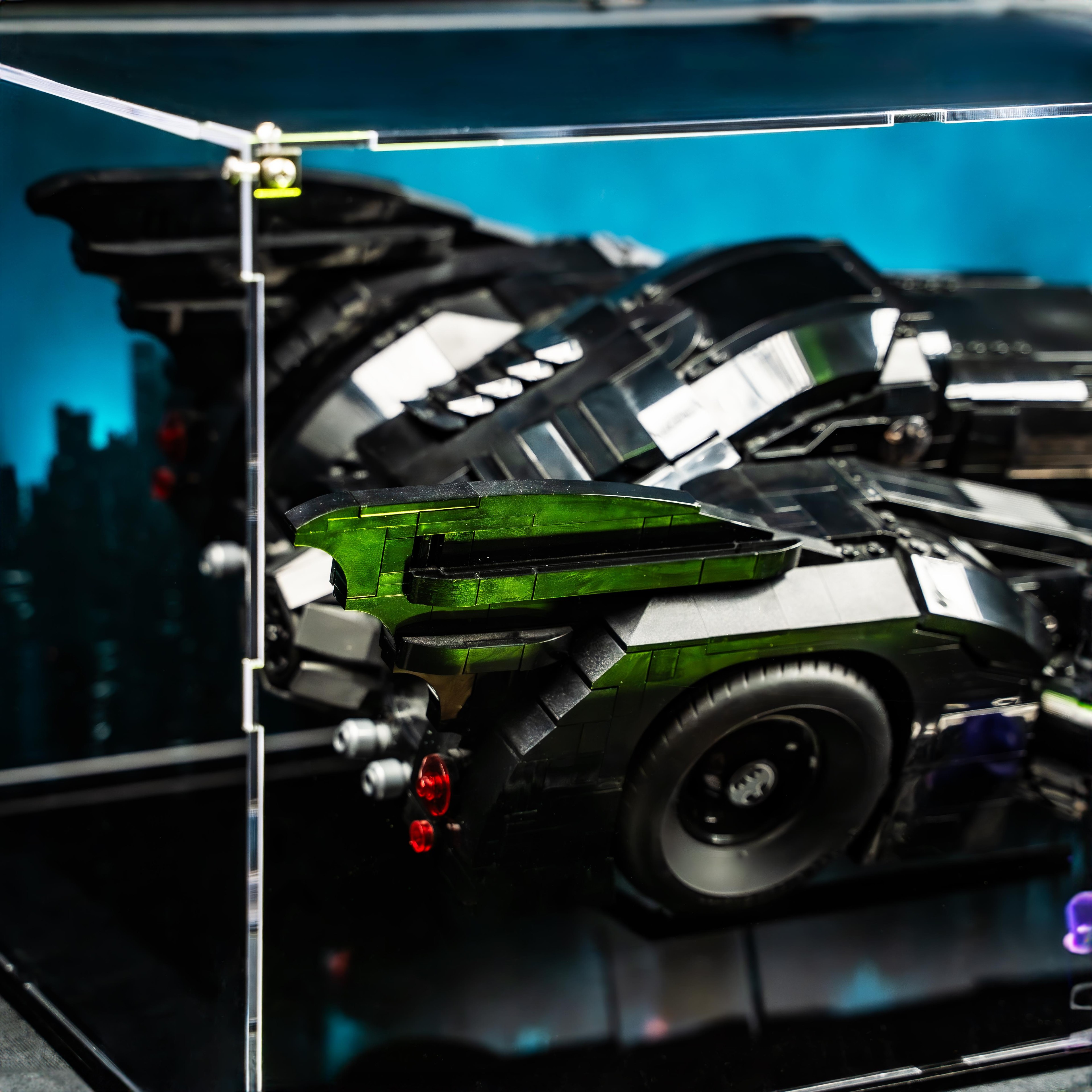 Display Case for LEGO® DC: 1989 Batmobile™ (76139)