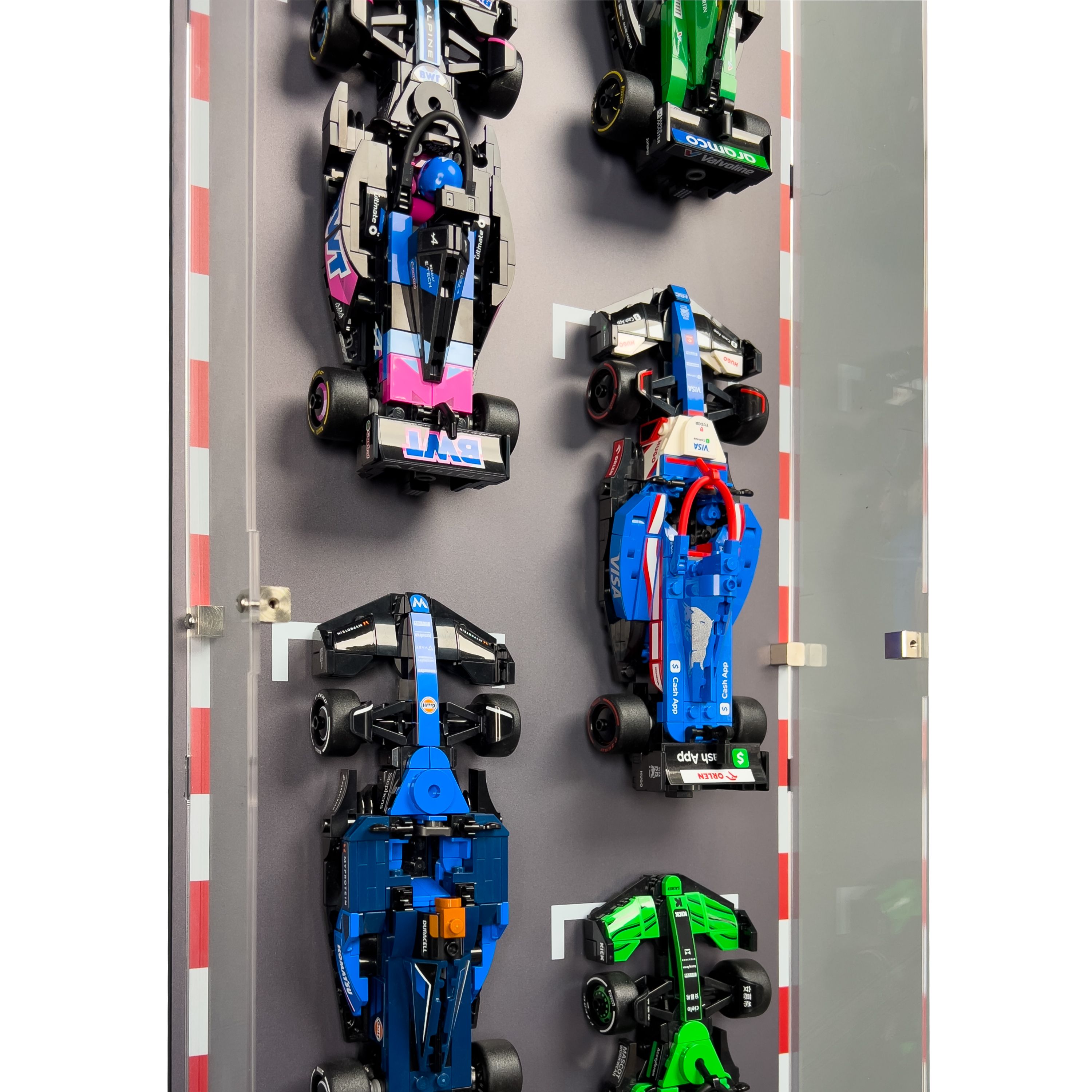 LEGO® Speed Champions: F1 Araçları için Duvara Monte Sergileme Vitrini