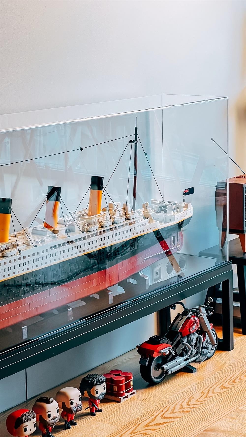 Display Case for LEGO® Icons: Titanic (10294)