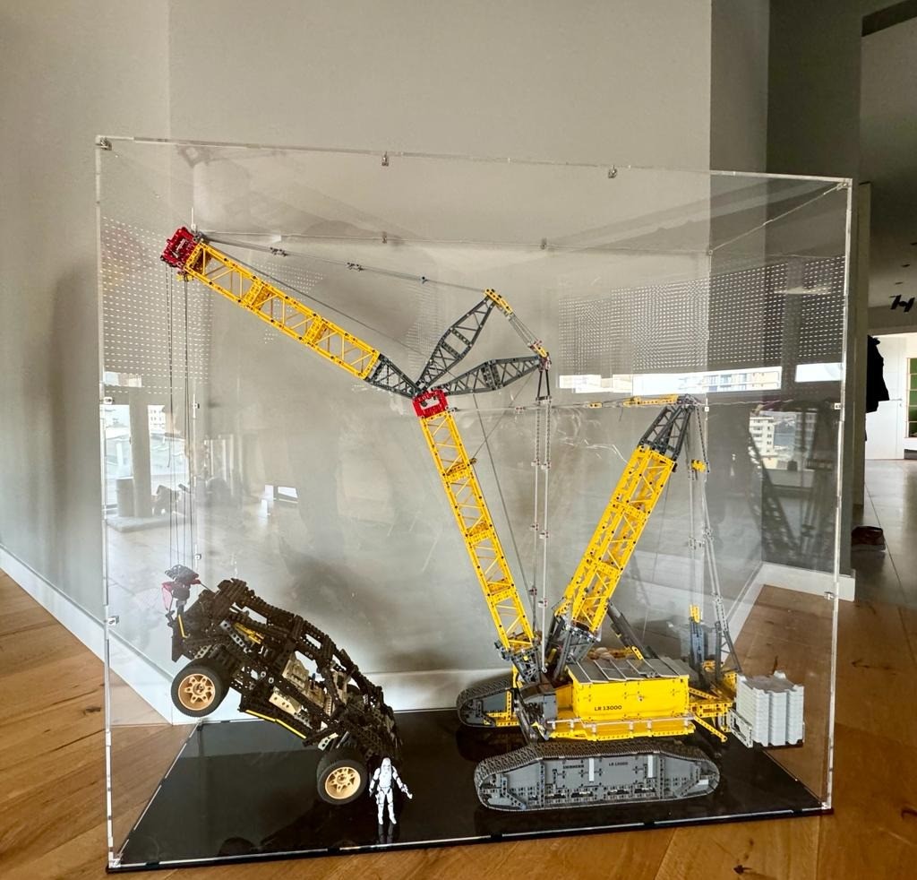 LEGO® Technic: Display Case for Liebherr LR 13000 (42146)