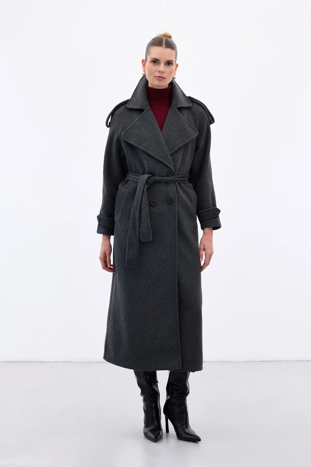 Apolet Detaylı Geniş Yaka Uzun Kadın Kaban - Антрацит