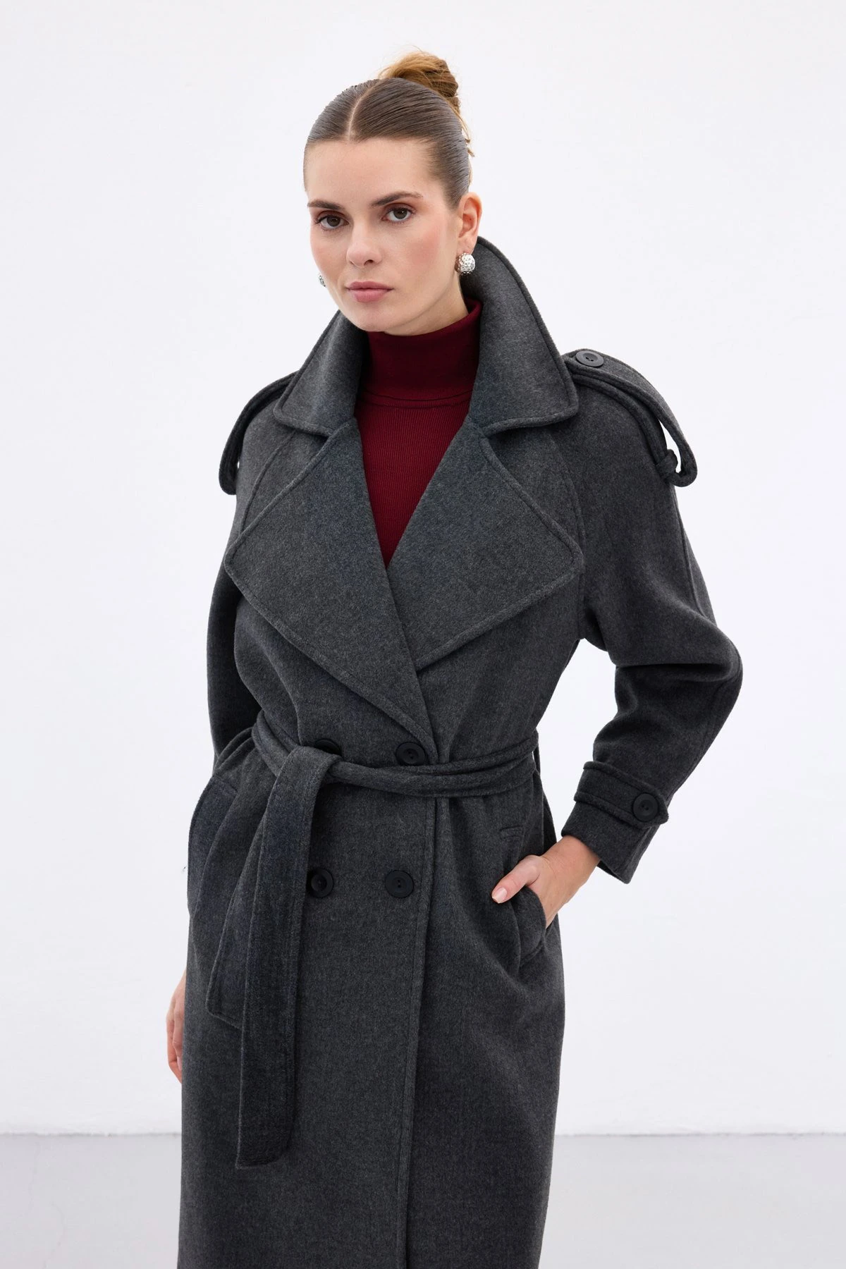 Apolet Detaylı Geniş Yaka Uzun Kadın Kaban - Антрацит