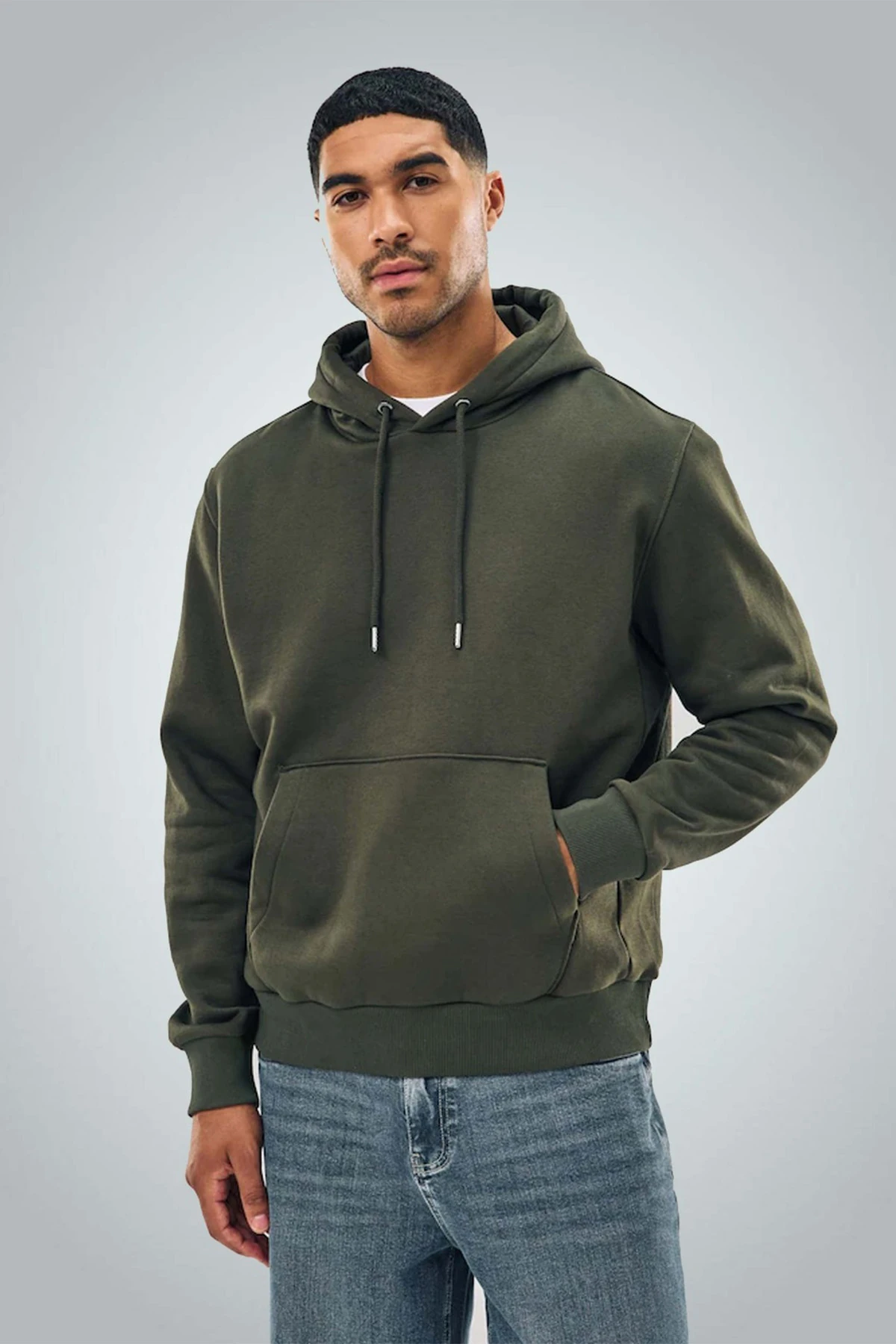 Темно-зеленый