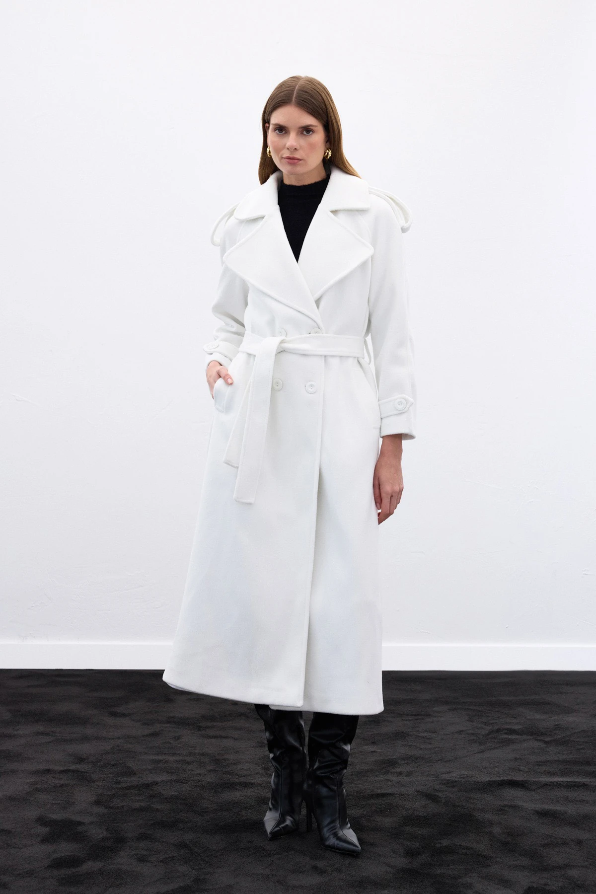 Apolet Detaylı Geniş Yaka Uzun Kadın Kaban - экрю