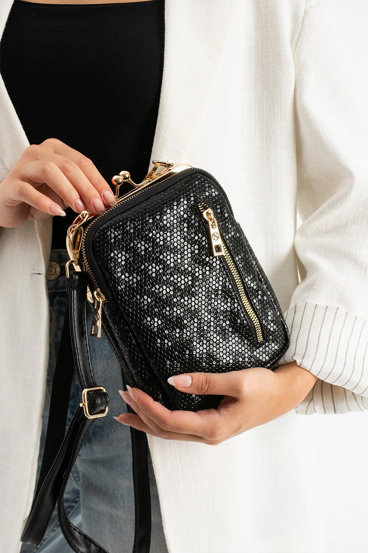 Gold Aksesuarlı Çapraz Askılı Suni Deri Omuz ve Çapraz Çanta - Siyah Damla