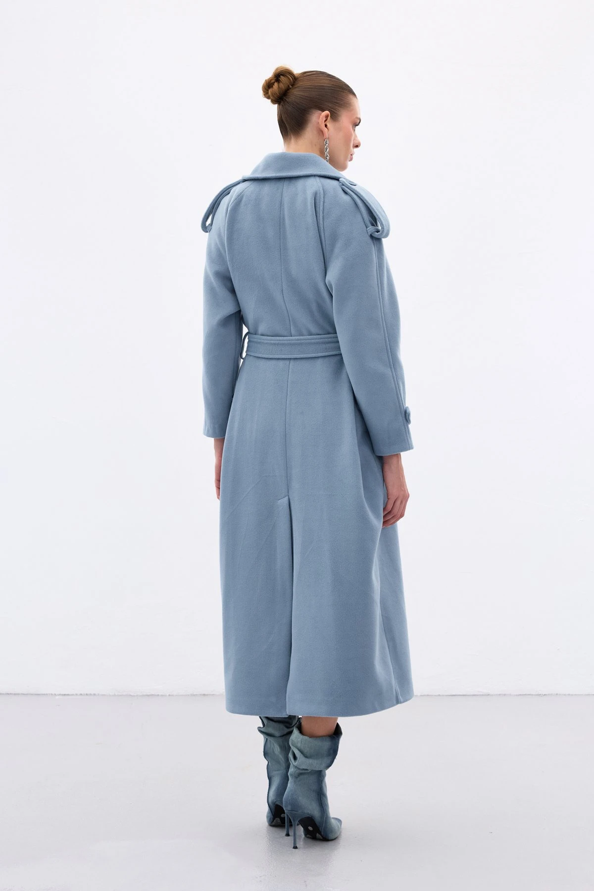 Apolet Detaylı Geniş Yaka Uzun Kadın Kaban - Синий