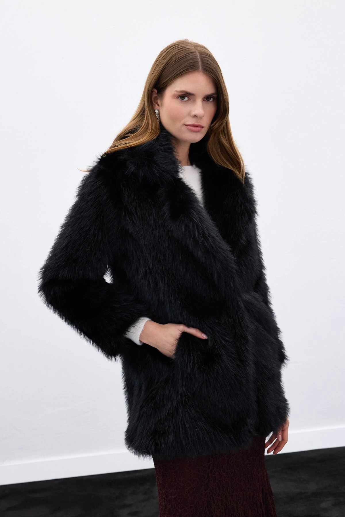 Çıt Çıt Detaylı Siyah Kadın Kürk