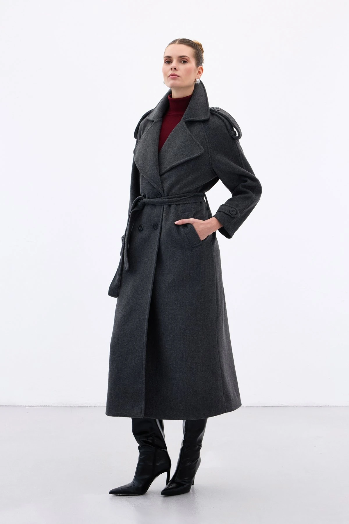 Apolet Detaylı Geniş Yaka Uzun Kadın Kaban - Антрацит