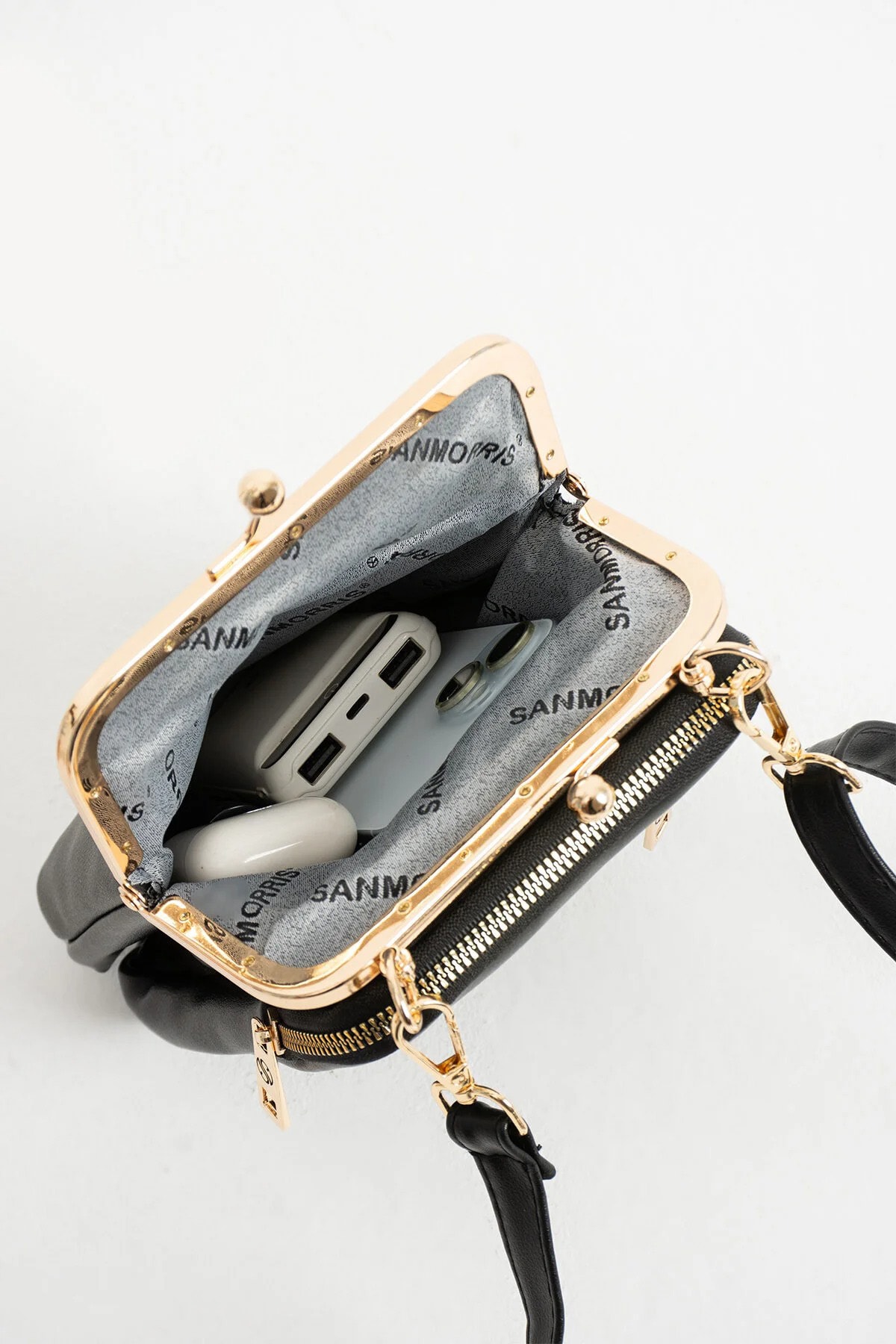 Gold Aksesuarlı Çapraz Askılı Suni Deri Omuz ve Çapraz Çanta - Siyah Mat