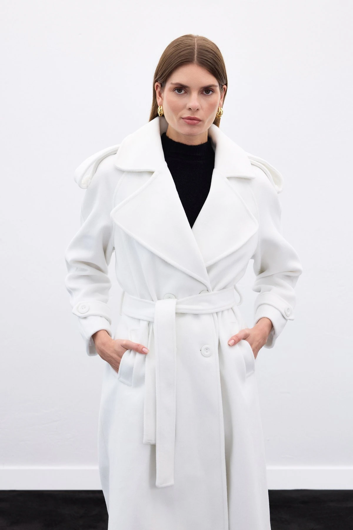 Apolet Detaylı Geniş Yaka Uzun Kadın Kaban - экрю