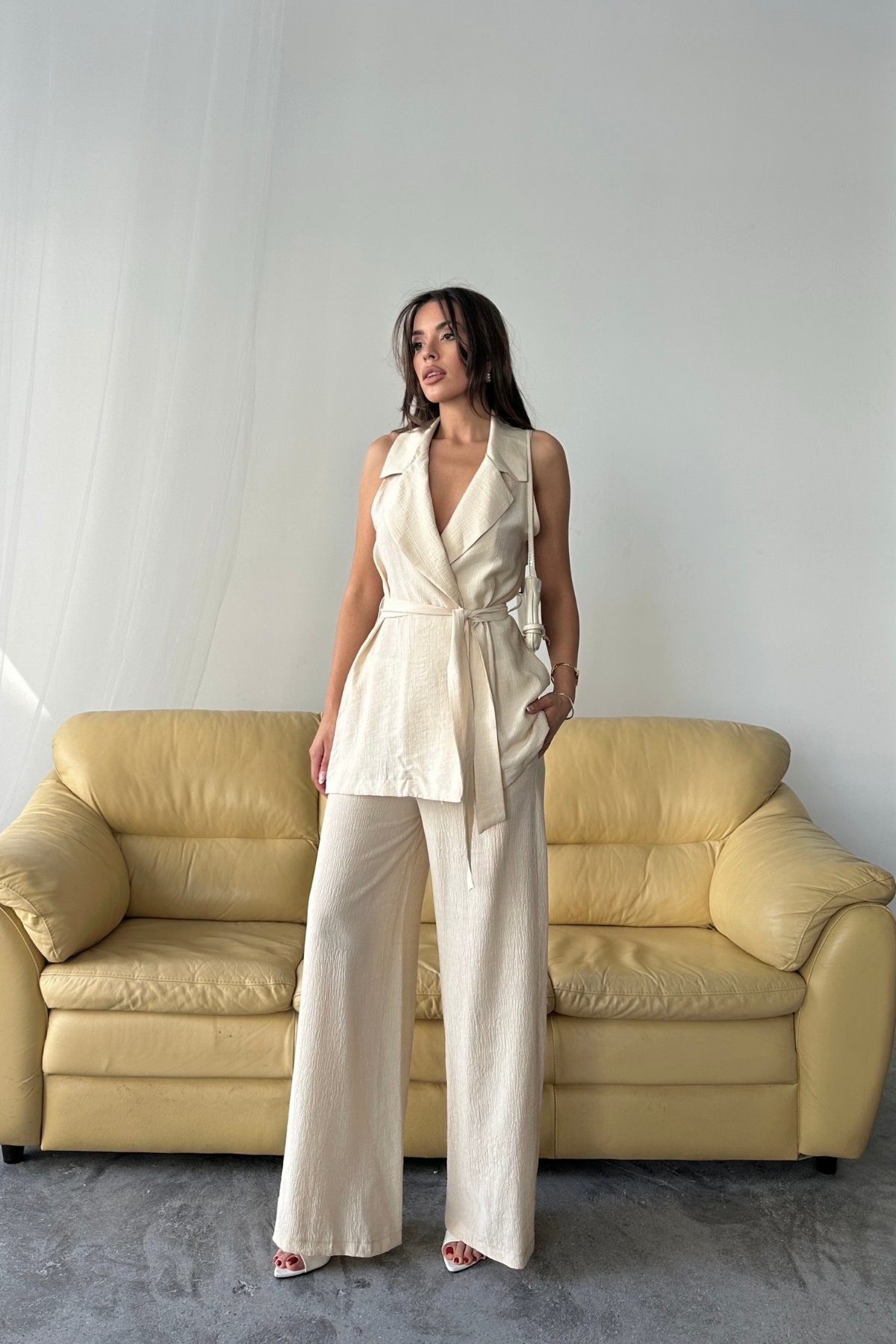 Çilek Kumaş Beli Kemerli V Yaka Yelek Pantolon Takım