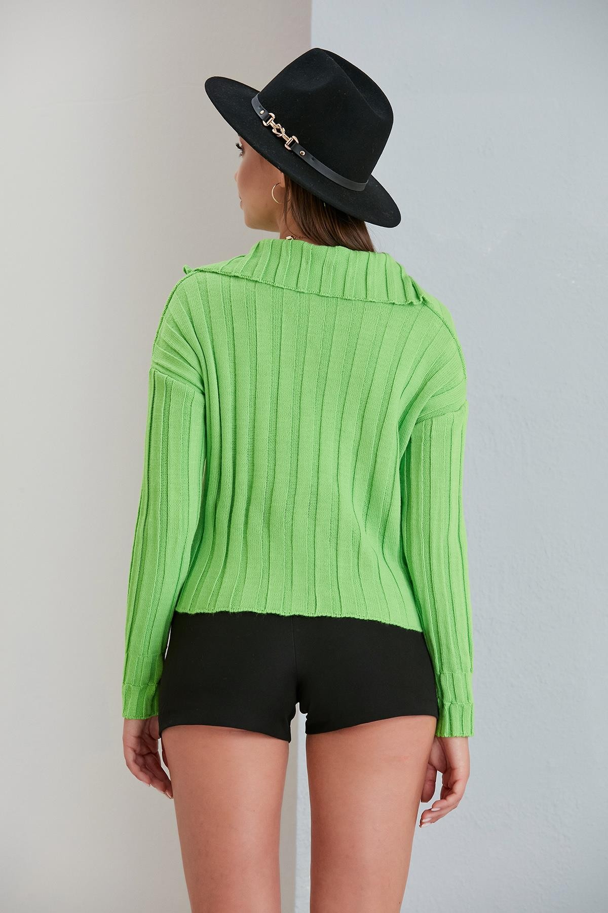 Kalın Fitilli Geniş Yaka Slim Fit Kısa Kadın Hırka - Yeşil