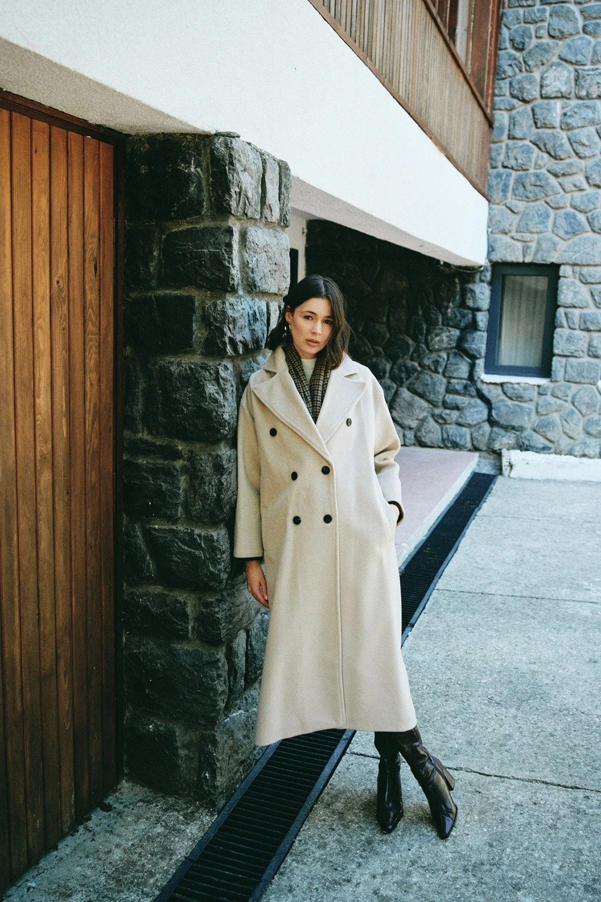 Bej Kruvaze Uzun Kadın Kaban