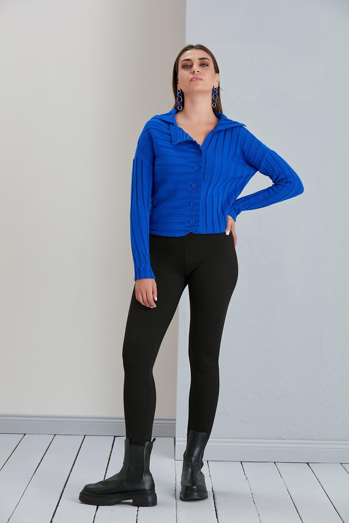 Kalın Fitilli Geniş Yaka Slim Fit Kısa Kadın Hırka - Sax Mavi
