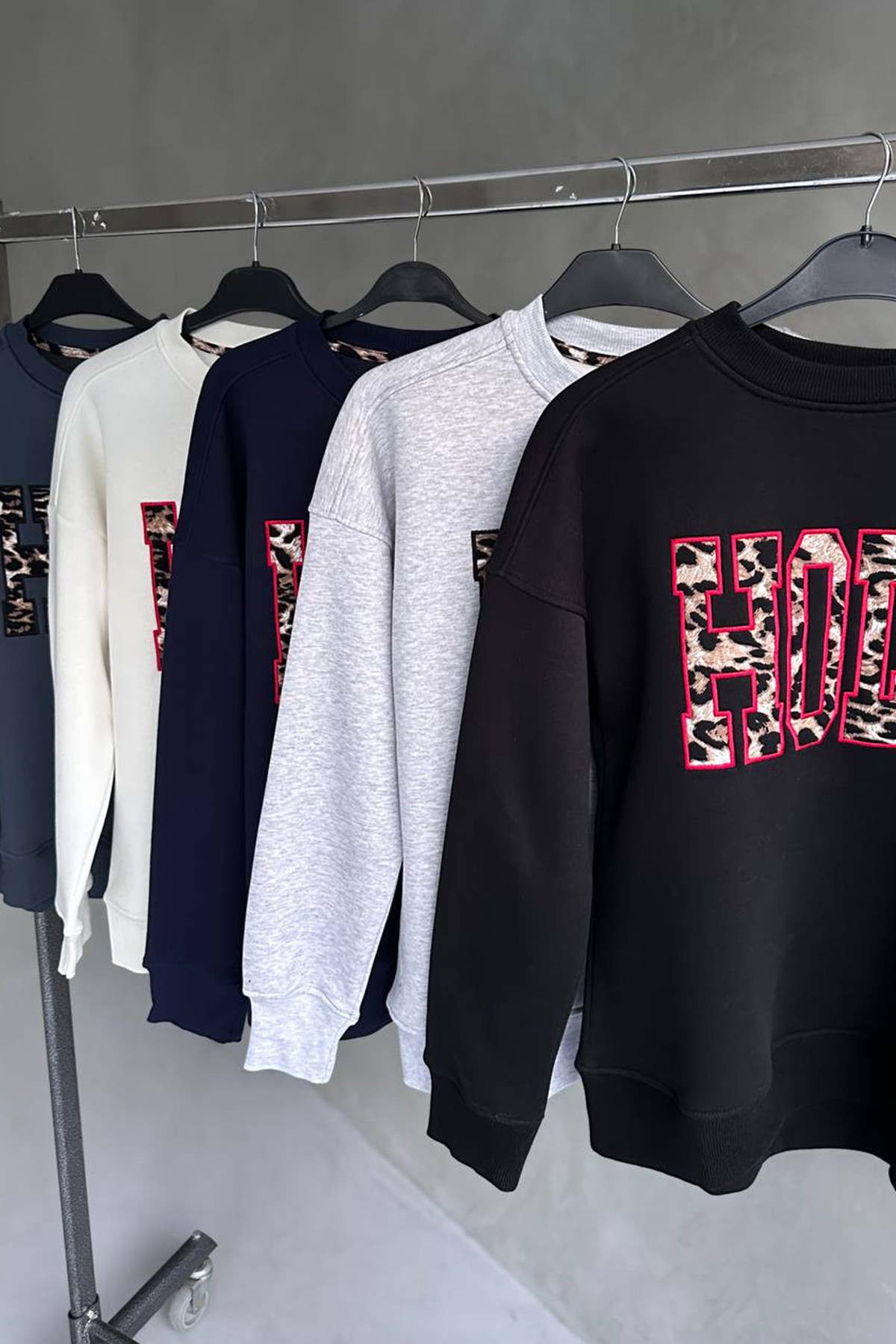 Oversize Kadın Bisiklet Yaka Sweatshirt Üç İplik Şardonlu HOLA Nakışlı - Ekru