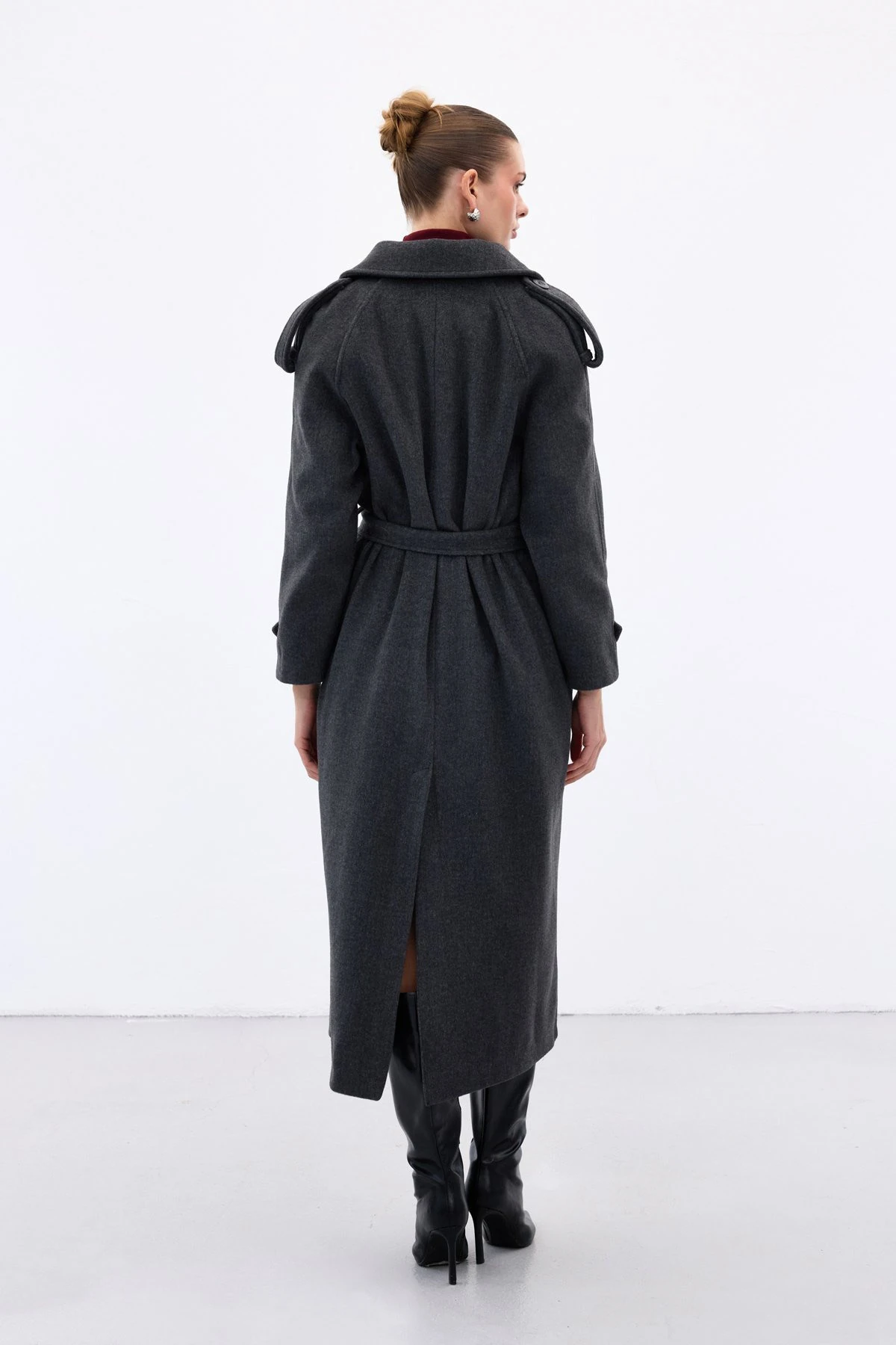 Apolet Detaylı Geniş Yaka Uzun Kadın Kaban - Антрацит