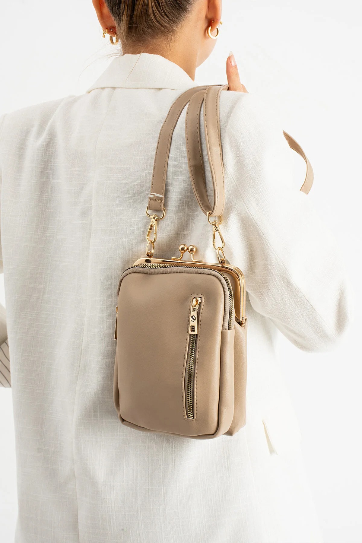 Gold Aksesuarlı Çapraz Askılı Suni Deri Omuz ve Çapraz Çanta